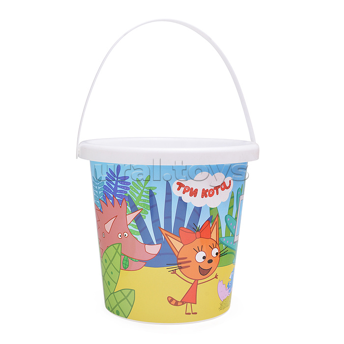 Песочный набор "Три кота" №16: Ведро с наклейкой, лопатка №5, грабельки №5, формочки (цветок + морской конёк + динозавр №1)