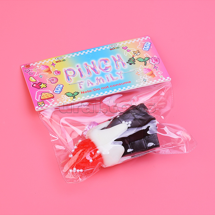 Игрушка-антистресс "Клубничное пирожное"