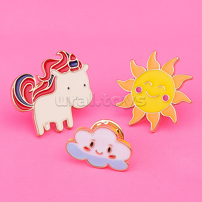 Набор значков "Unicorn" эмалированные, размер изделий: тучка 2x1,5 см, единорог 2,8x2,6 см, солнышко 2,6 см, на карточке 7,0x9,5 см с пластиковым пакетом