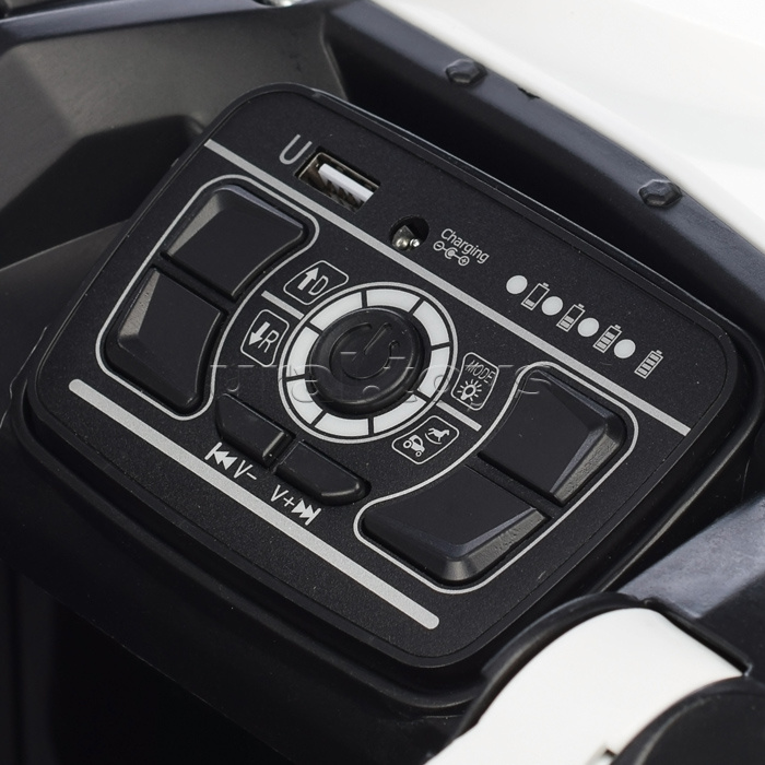 Электромобиль "Загородный движ" на аккумуляторе, с р/у управлением, в коробке (белый)