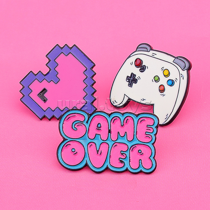 Набор значков "Game over" эмалированные, размер изделий: Game over 3,6x2,2 см, сердце 2,9x2,8 см, джойстик 3x2,6 см, на карточке 7,0x9,5 см с пластиковым пакетом