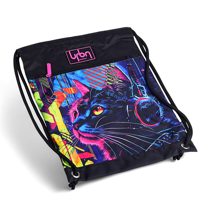 Сумка для сменной обуви и спортивных секций "Label. Cyber Cat" 33x46 см, плотный износостойкий полиэстер с водоотталкивающей пропиткой, большой передний карман на молнии, аппликация из каучука, на веревочной завязке, с 2-мя ручками для повеса и переноски Сумка для сменной обуви и спортивных секций "Label. Cyber Cat" 33x46 см, плотный износостойкий полиэстер с водоотталкивающей пропиткой, большой передний карман на молнии, аппликация из каучука, на веревочной завязке, с 2-мя ручками для повеса и переноски