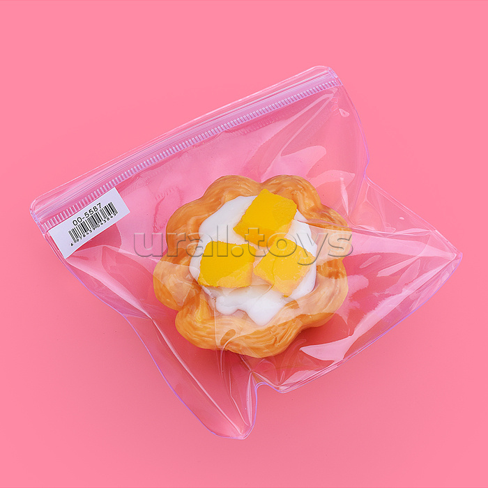 Игрушка - антистресс "Кекс с фруктами"