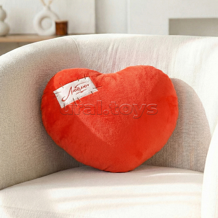 Подушка Сердце подушка алая (с заплаткой) 30х23 см