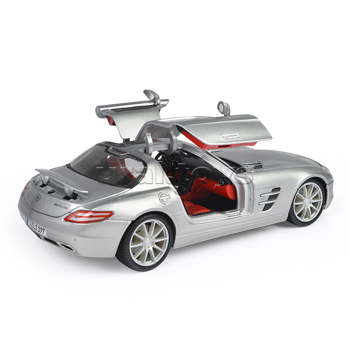 Машинка die-cast Mercedes-Benz SLS AMG, 1:18, серебристая, открывающиеся двери