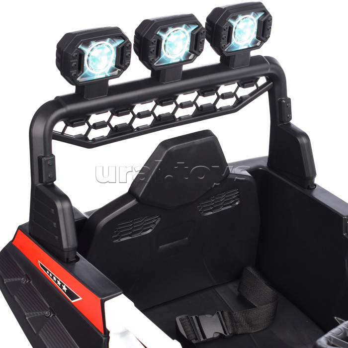 Электромобиль "Загородный движ" на аккумуляторе, с р/у управлением, в коробке (белый)