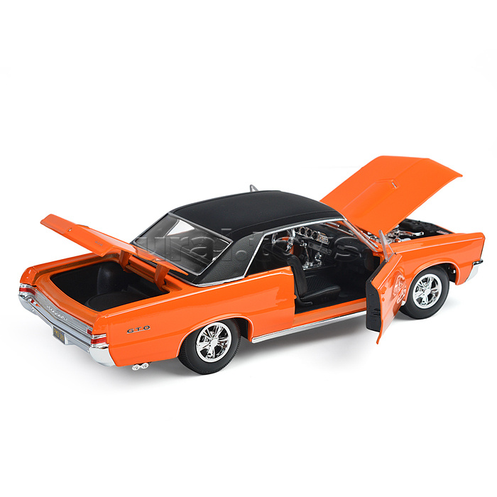 Машинка die-cast  1965 Pontiac GTO, 1:18, оранжевая, открывающиеся двери Машинка die-cast  1965 Pontiac GTO, 1:18, оранжевая, открывающиеся двери