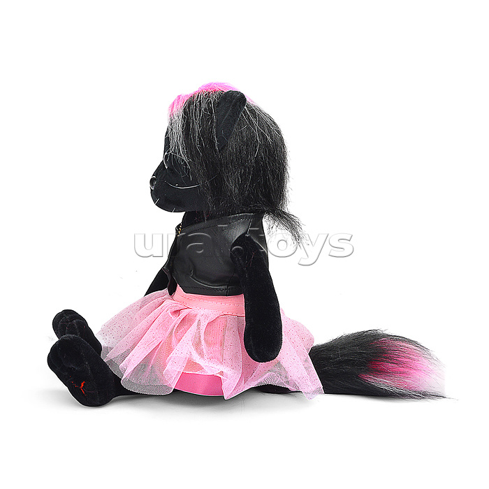 Кошка Фло в кожаной жилетке и юбке В27