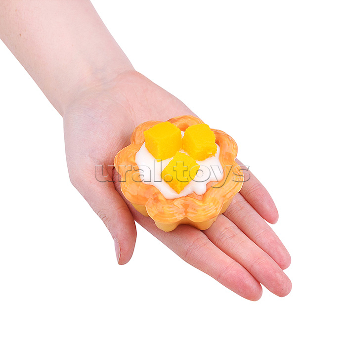 Игрушка - антистресс "Кекс с фруктами"