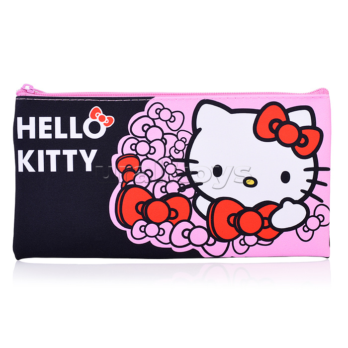 Пенал плоский "Hello Kitty" Размер: 20,5*10,8 см. Изготовлен из полиэстера, 210 ден. Имеется одно основное отделение на молнии. Предназначен хранения, канцелярских принадлежностей и прочих мелочей,  может использоваться в качестве необольшой косметички