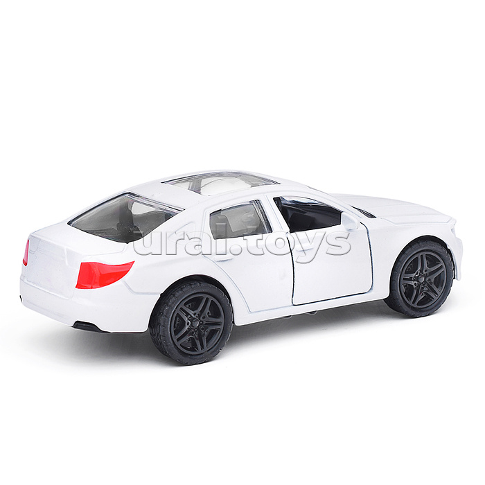 Белая инерционная машинка с люком, die-cast, 1:32, открывающиеся двери Белая инерционная машинка с люком, die-cast, 1:32, открывающиеся двери