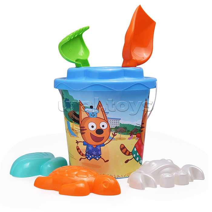 Песочный набор "Три кота и море приключений" №5: Ведро с наклейкой, ситечко "Солнышко", лопатка №5, грабельки №5, формочки (ракушка №2 + краб №2 + черепаха)