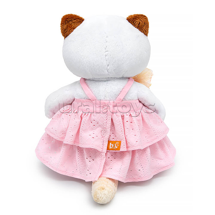 Кошка Ли-Ли в сарафане с цветами