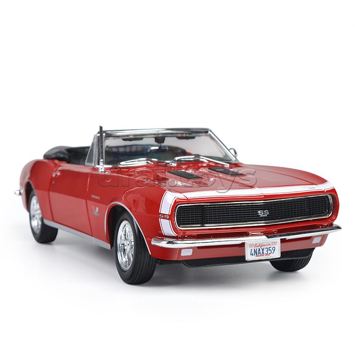 Машинка die-cast 1967 Chevrolet Camaro SS 396 Convertible, 1:18, красная, открывающиеся двери