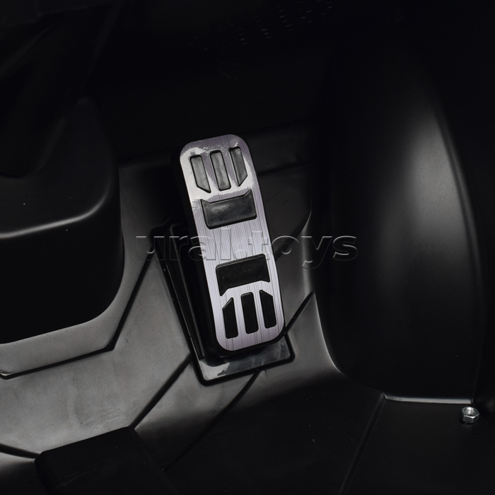 Электромобиль "Загородный движ" на аккумуляторе, с р/у управлением, в коробке (белый)