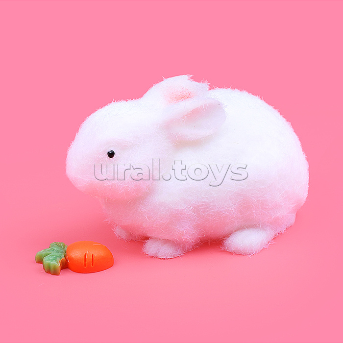 Игрушка-антистресс "Кролик с морковкой"