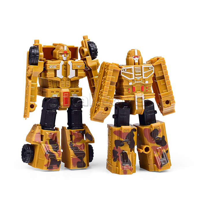 Робот трансформирующийся в бронемашину, в коробке