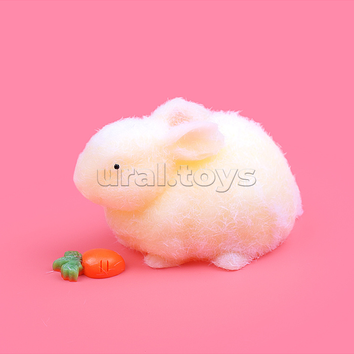 Игрушка-антистресс "Кролик с морковкой"