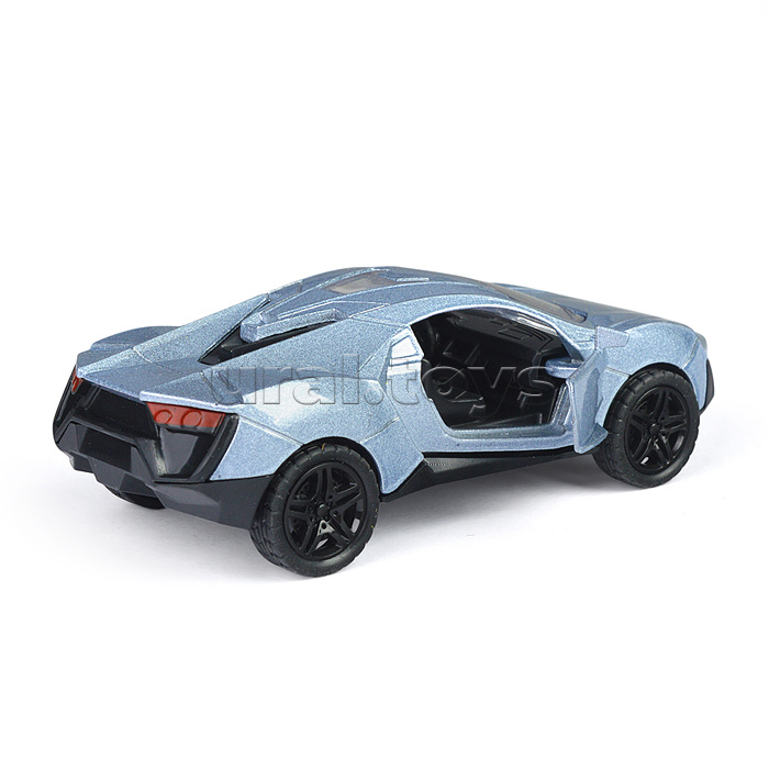 Серебристая инерционная машинка die-cast, 1:32, открывающиеся двери Серебристая инерционная машинка die-cast, 1:32, открывающиеся двери