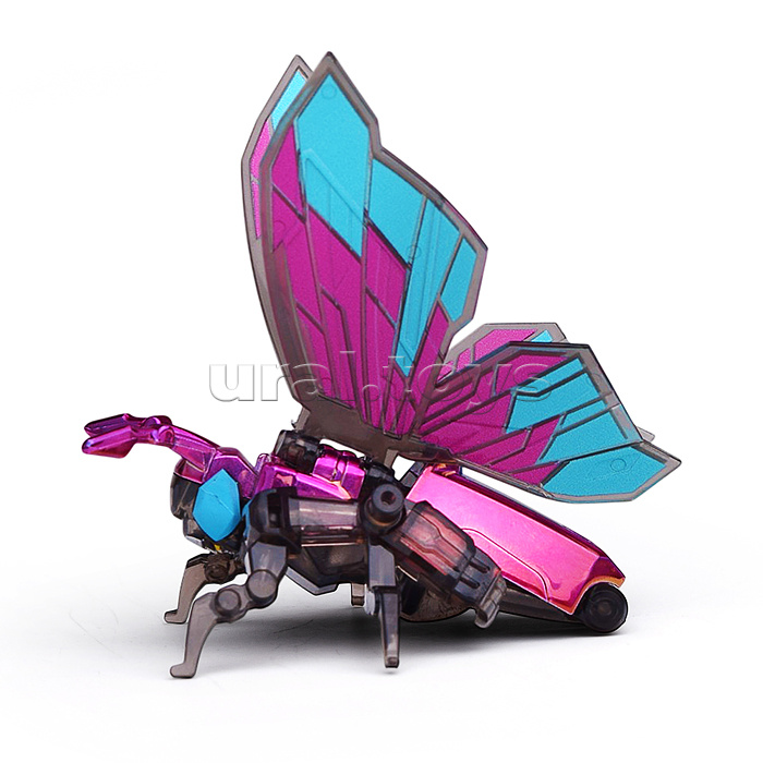 Робот трансформирующийся в фантастических насекомых, в коробке