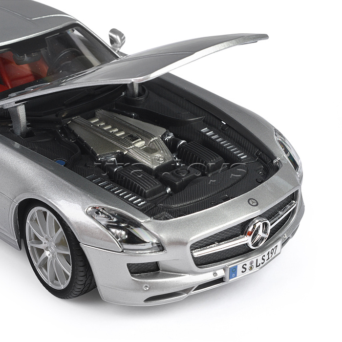 Машинка die-cast Mercedes-Benz SLS AMG, 1:18, серебристая, открывающиеся двери