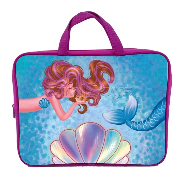 Папка - сумка "Русалка" А4, боковина - 75 мм. Предназначена для хранения альбомов, рисунков и прочих принадлежностей для школы и творчества. Модель выполнена из  полиэстера. Папка оснащена текстильными ручками, имеется одно основное отделение на молнии с 