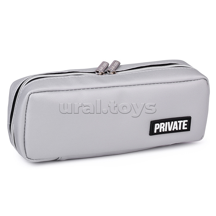 Пенал "Private" 21x9x5 см, прямоугольный, матовая искусственная кожа, на молнии, 3 внутренних отделения с перегородками, с каучуковой аппликацией, серебристый Пенал "Private" 21x9x5 см, прямоугольный, матовая искусственная кожа, на молнии, 3 внутренних отделения с перегородками, с каучуковой аппликацией, серебристый
