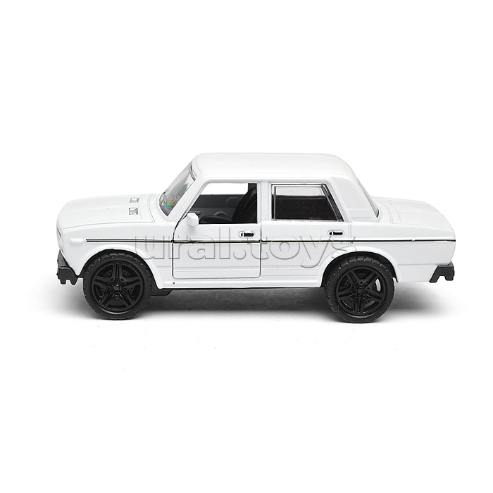 Белая инерционная машинка, квадратные фары, die-cast, 1:32, открывающиеся двери