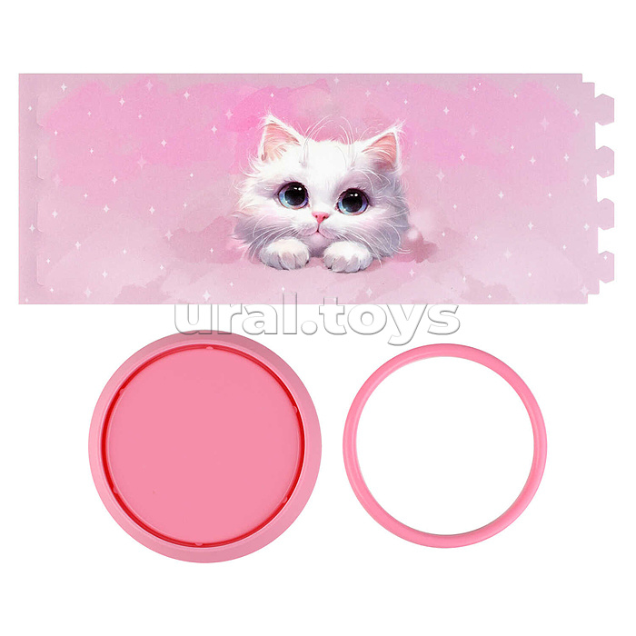 Подставка для канцелярских принадлежностей Феникс+, арт.73379/ 48 БЕЛЫЙ КОТ (7,6х10 см, полипропилен, цвет: розовый, УФ-печать, полноцветный дизайн, 1 отделение (-ия), ПЭТ-пакет с европодвесом и карто
