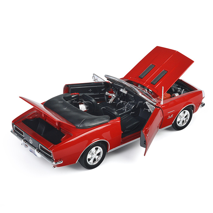 Машинка die-cast 1967 Chevrolet Camaro SS 396 Convertible, 1:18, красная, открывающиеся двери