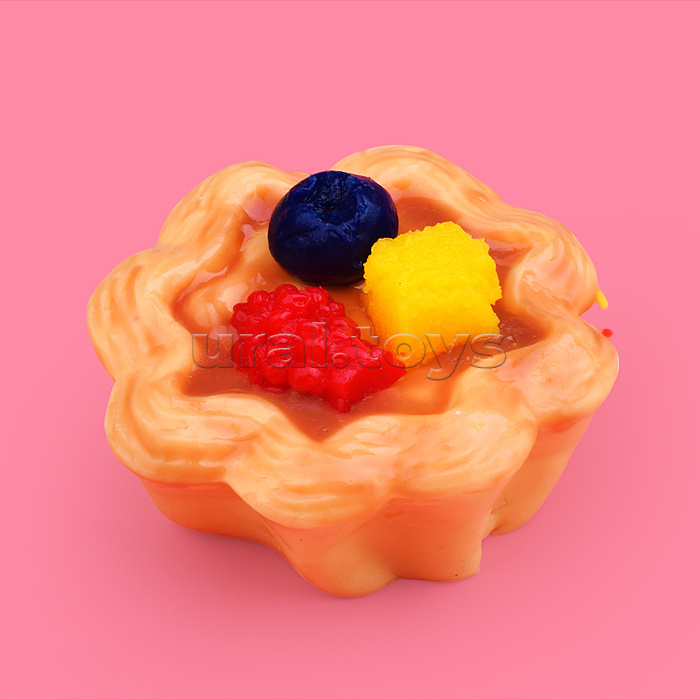 Игрушка - антистресс "Пироженое с ягодами"