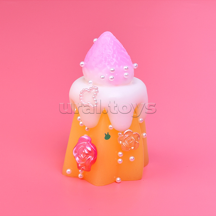 Игрушка-антистресс "Клубничное пирожное"