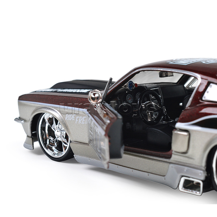 Кастомизированная машинка die-cast Harley-Davidson 1967 Ford Mustang GT, 1:24, чёрно-оранжевая