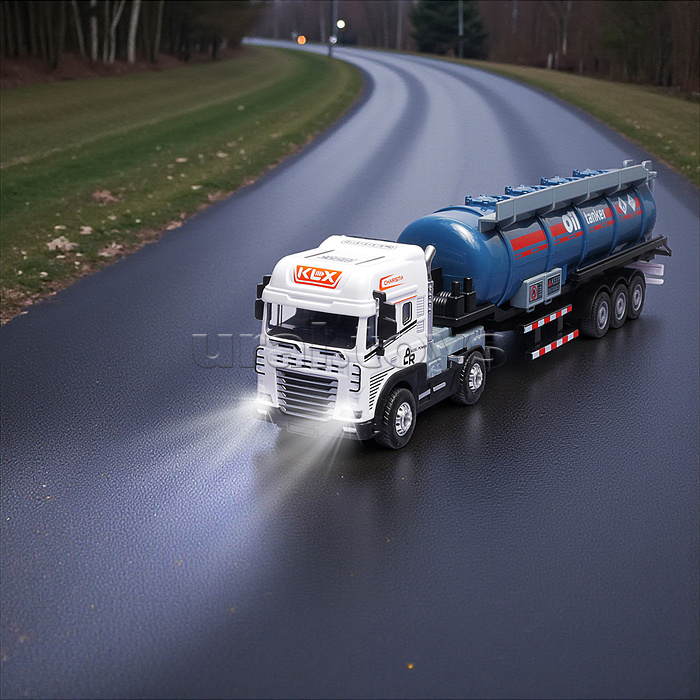 Машина "Автоцистерна" 1:24 (свет,звук) в коробке