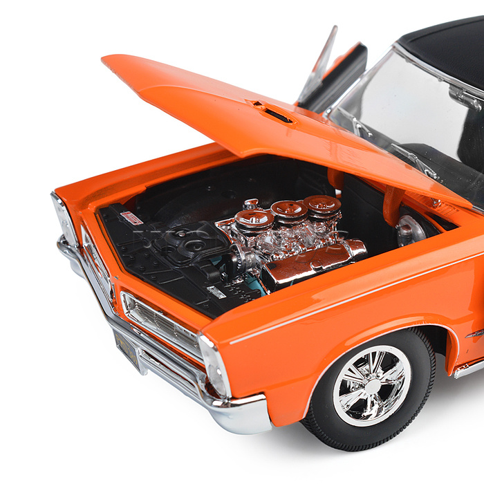 Машинка die-cast 1965 Pontiac GTO, 1:18, оранжевая, открывающиеся двери Машинка die-cast 1965 Pontiac GTO, 1:18, оранжевая, открывающиеся двери