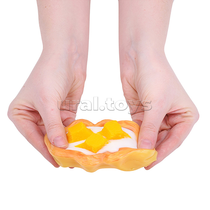 Игрушка - антистресс "Кекс с фруктами"