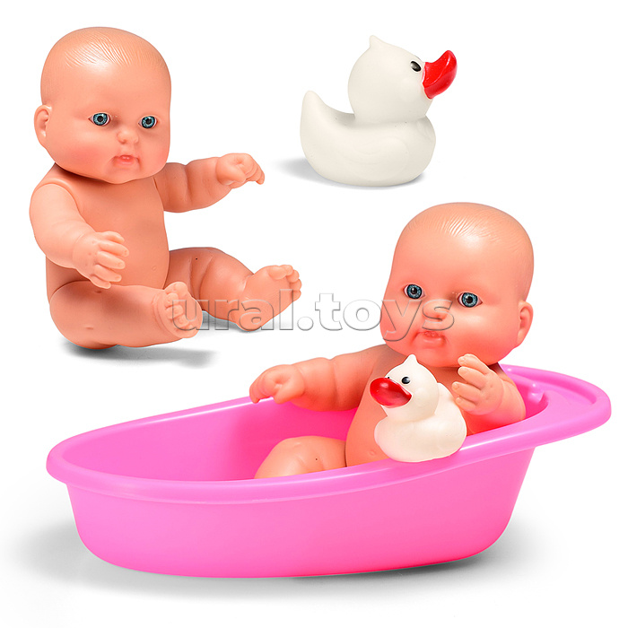 Карапуз в ванночке девочка