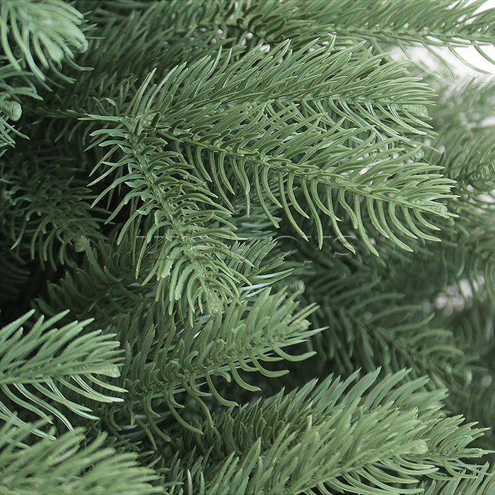 Ель искусственная "Декоративная" с шишками и ягодами флок 0,75м