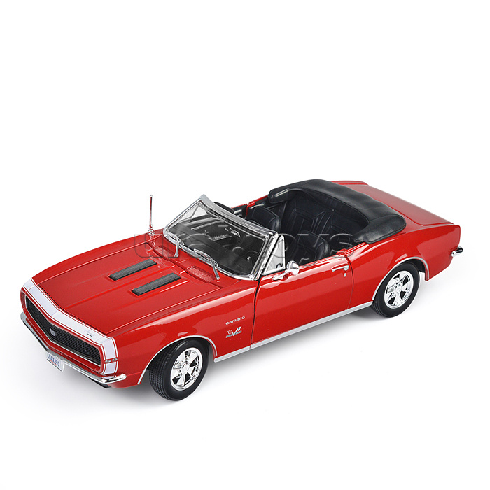 Машинка die-cast 1967 Chevrolet Camaro SS 396 Convertible, 1:18, красная, открывающиеся двери