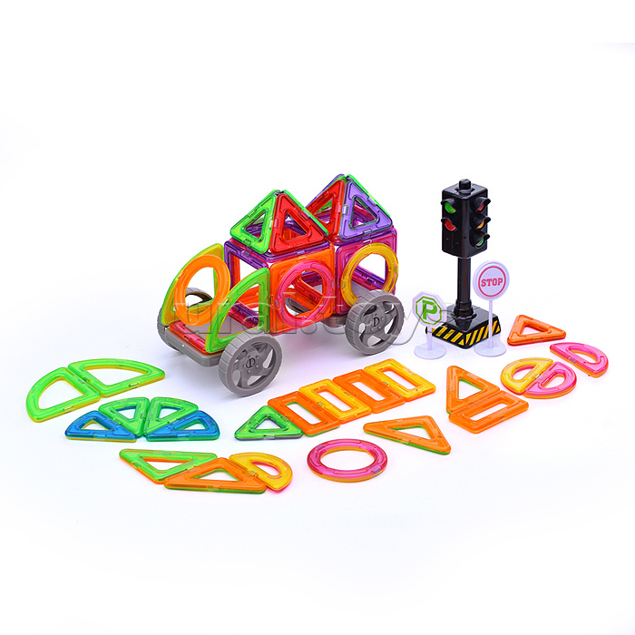 Конструктор магнитный "Машина" (68 дет.) в пакете