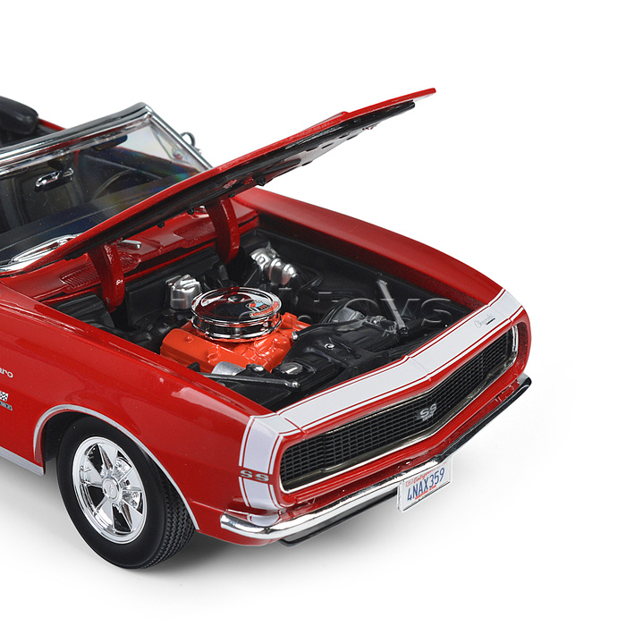 Машинка die-cast 1967 Chevrolet Camaro SS 396 Convertible, 1:18, красная, открывающиеся двери