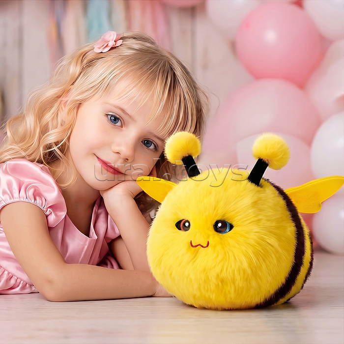 Пчела "Мия" (двигаются глаза, машет крыльями, записывает, поет) в коробке