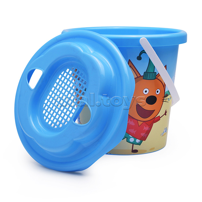 Песочный набор "Три кота и море приключений" №5: Ведро с наклейкой, ситечко "Солнышко", лопатка №5, грабельки №5, формочки (ракушка №2 + краб №2 + черепаха)