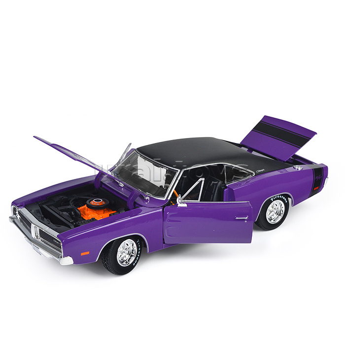 Машинка die-cast 1969 Dodge Charger R/T, 1:18,  фиолетовая, открывающиеся двери