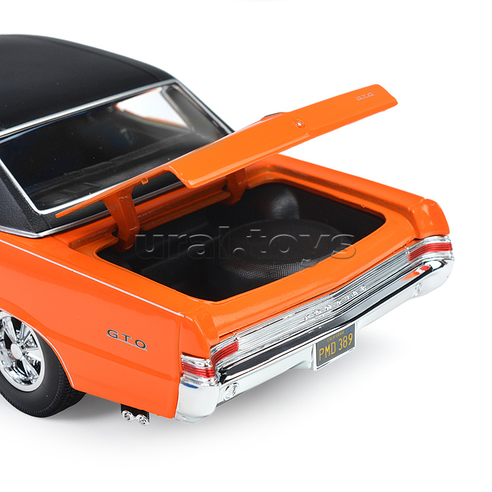Машинка die-cast  1965 Pontiac GTO, 1:18, оранжевая, открывающиеся двери Машинка die-cast  1965 Pontiac GTO, 1:18, оранжевая, открывающиеся двери