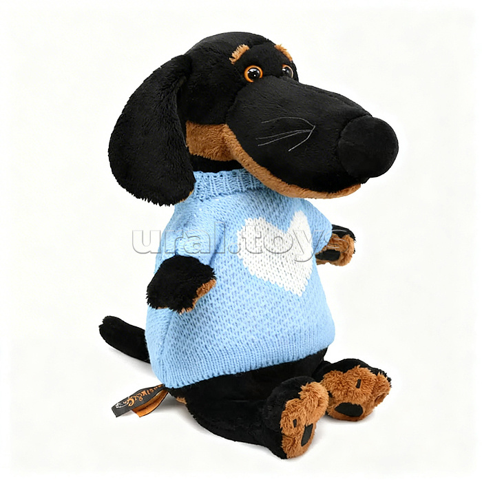 Собака Ваксон в жилете с сердечком